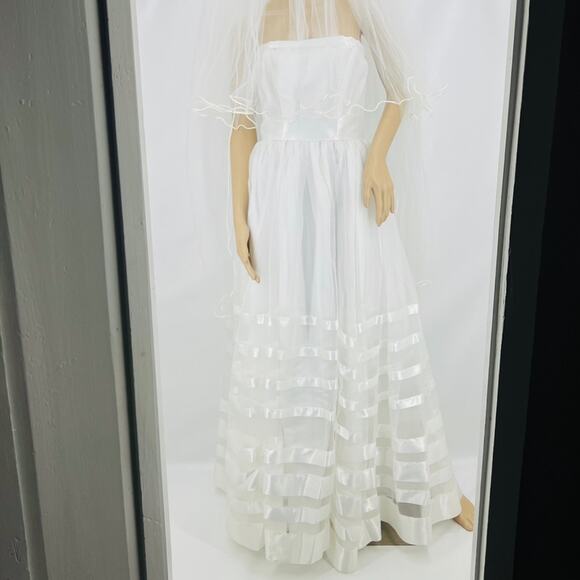 Handmade Strapless White Gown - Picture 1 of 15